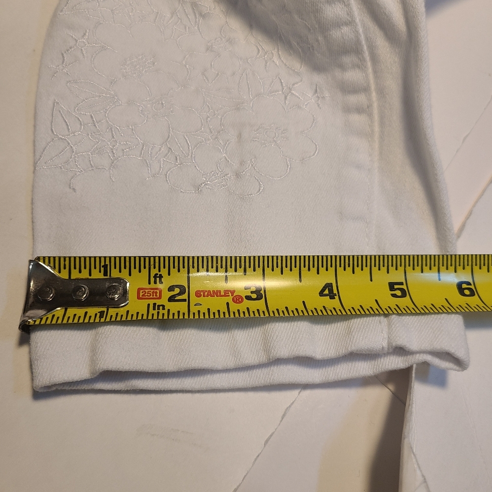 V Christina Women's Size 10 White Floral Embroidered Jeans Straight Pockets 29W - Picture 7 of 8